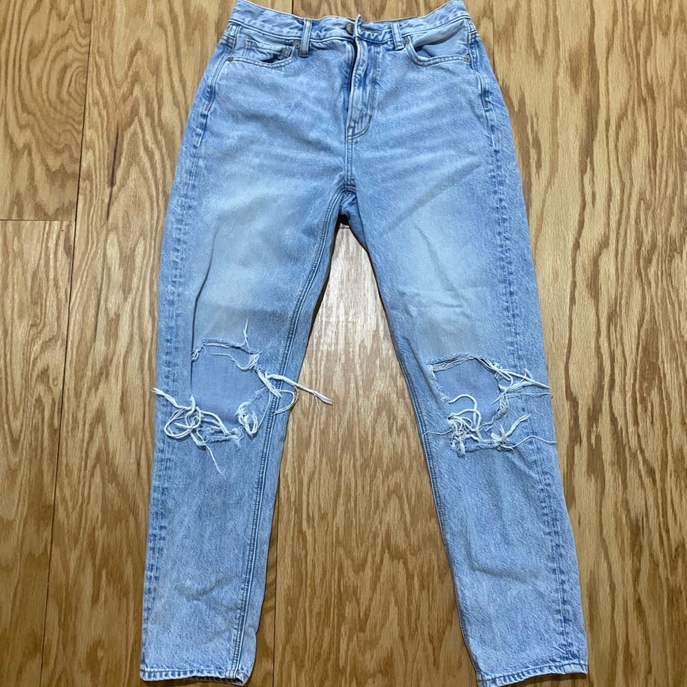 American Eagle distressed blue jeans